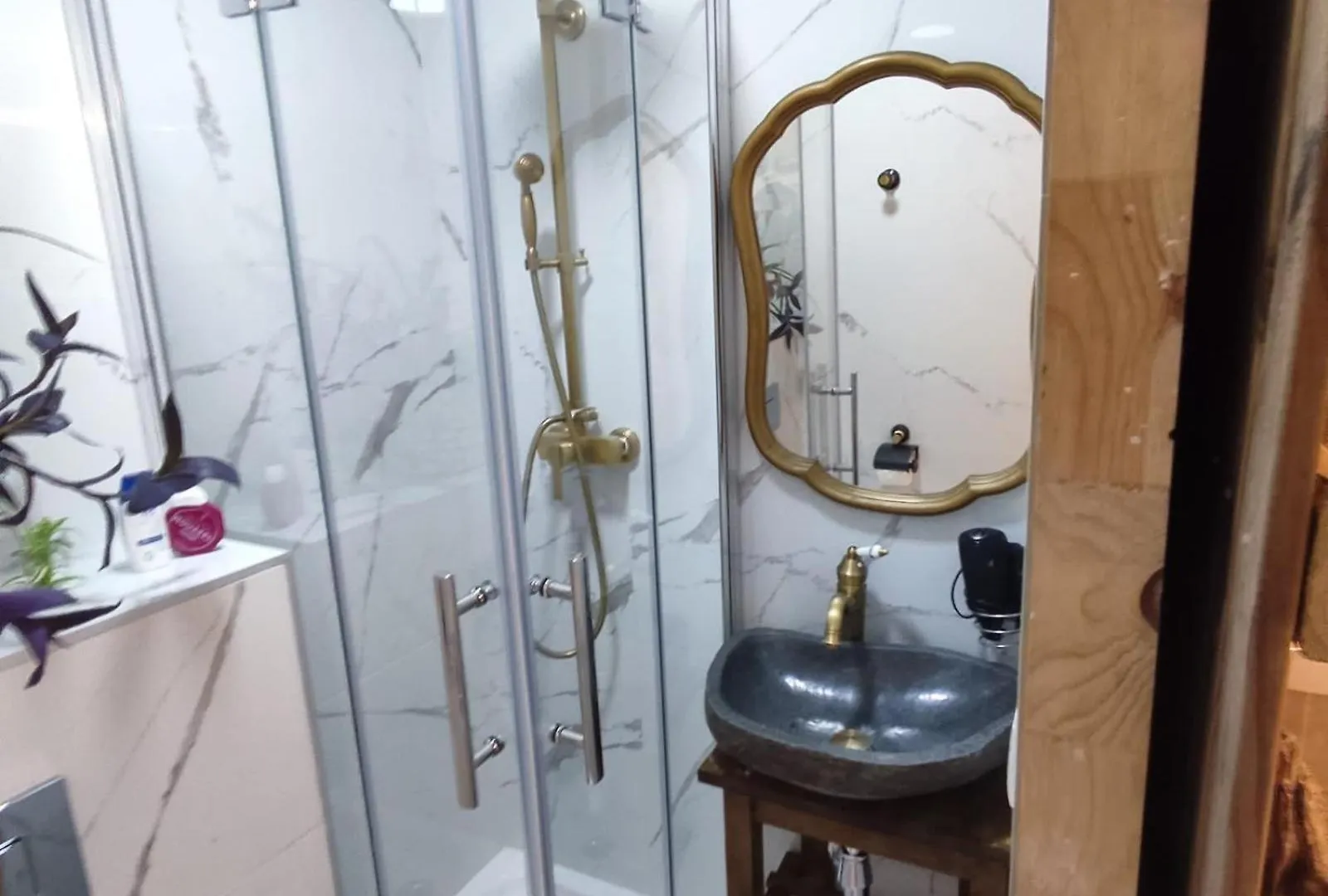 9 Private Rooms Barcelona Aparthotel